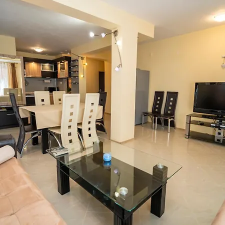 The Family Courtyard - Very Large 2bd By Flat Manаger Apartmán Ravda