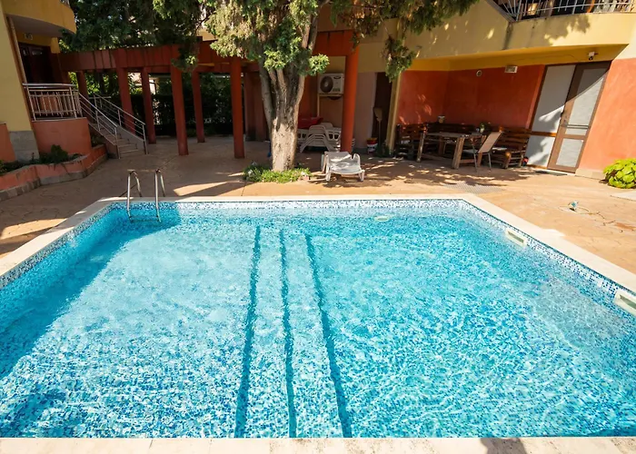 The Family Courtyard - Very Large 2bd By Flat Manаger 拉夫达