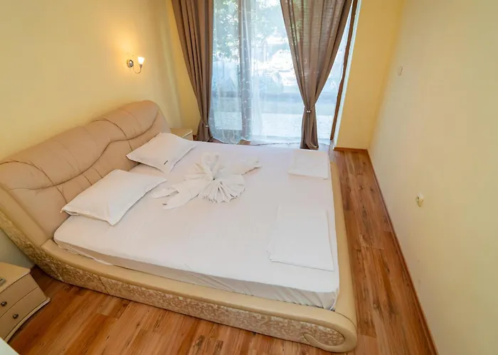 The Family Courtyard - Very Large 2bd By Flat Manаger 拉夫达