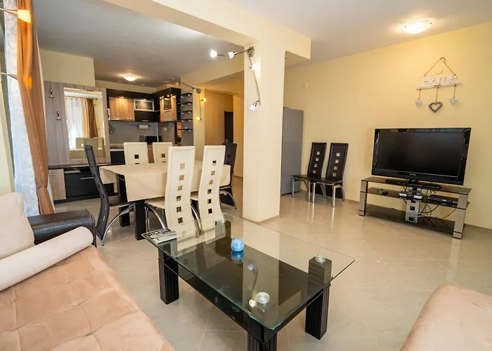 The Family Courtyard - Very Large 2bd By Flat Manаger 公寓 拉夫达