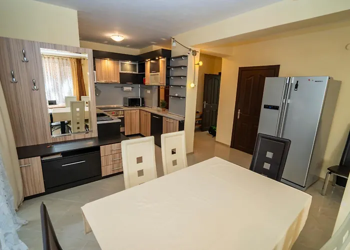 The Family Courtyard - Very Large 2bd By Flat Manаger 拉夫达